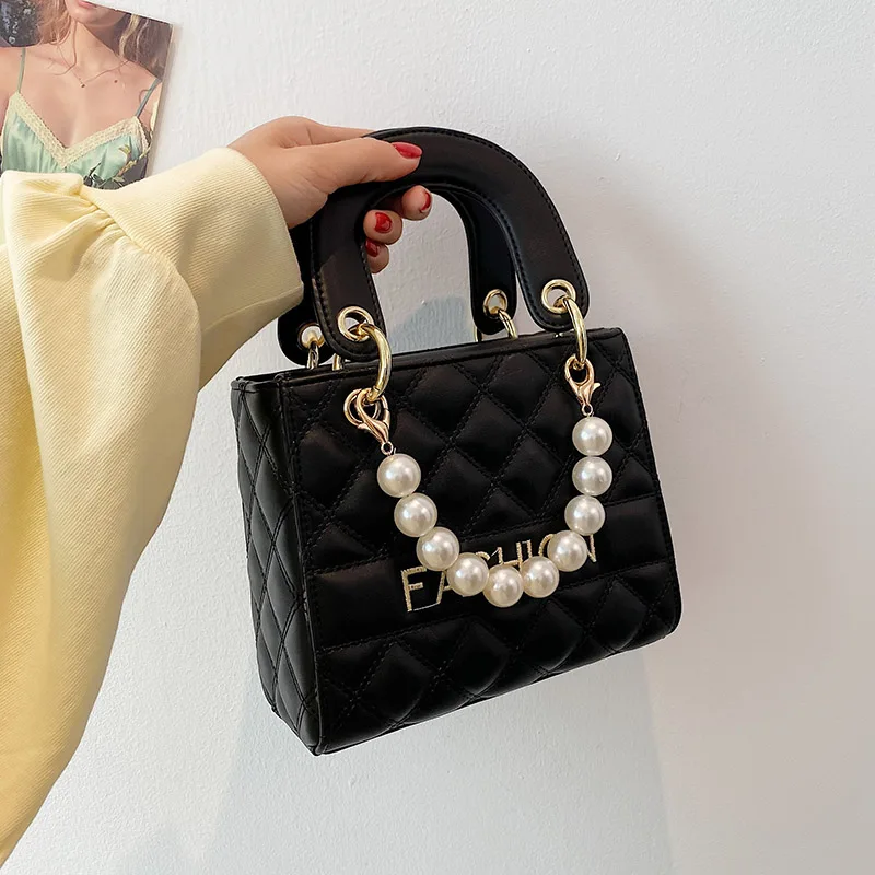 VeryMe New Hot Sale Pearl Hand Strap Small Square Pack Lozenge Pattern Handbags For Women PU Leather Shoulder Crossbody Tote Bag
VeryMe New Hot Sale Pearl Hand Strap Small Square Pack Lozenge Pattern Handbags For Women PU Leather Shoulder Crossbody Tote Bag