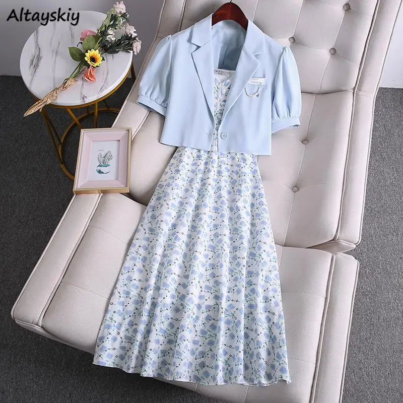 Sets Women Retros Floral Spaghetti Strap Dress Cute Bow Bandage Summer French Vintage Design Elegant Short Blazer Punk Chain
Sets Women Retros Floral Spaghetti Strap Dress Cute Bow Bandage Summer French Vintage Design Elegant Short Blazer Punk Chain
