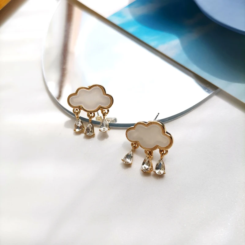 Mihan S925 needle Fashion Jewelry Rain Clouds Earrings Cute New Design Shiny Glass Teardrop Earrings For Women Party Gifts
Mihan S925 needle Fashion Jewelry Rain Clouds Earrings Cute New Design Shiny Glass Teardrop Earrings For Women Party Gifts