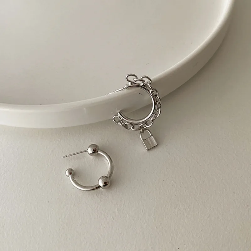 2020 New Korea Asymmetric Hoop Earrings Silver Color Metal Chain Lock Gift For Girls Halloween Jewelery Hypoallergenic Wholesale
2020 New Korea Asymmetric Hoop Earrings Silver Color Metal Chain Lock Gift For Girls Halloween Jewelery Hypoallergenic Wholesale