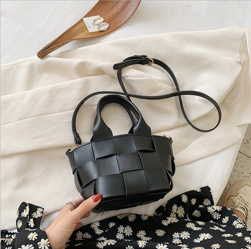 2021Weave Tote Bucket bag Fashion New High-quality Leather Women's Designer Handbag Travel Shoulder Messenger Bag Phone Purses
2021Weave Tote Bucket bag Fashion New High-quality Leather Women's Designer Handbag Travel Shoulder Messenger Bag Phone Purses