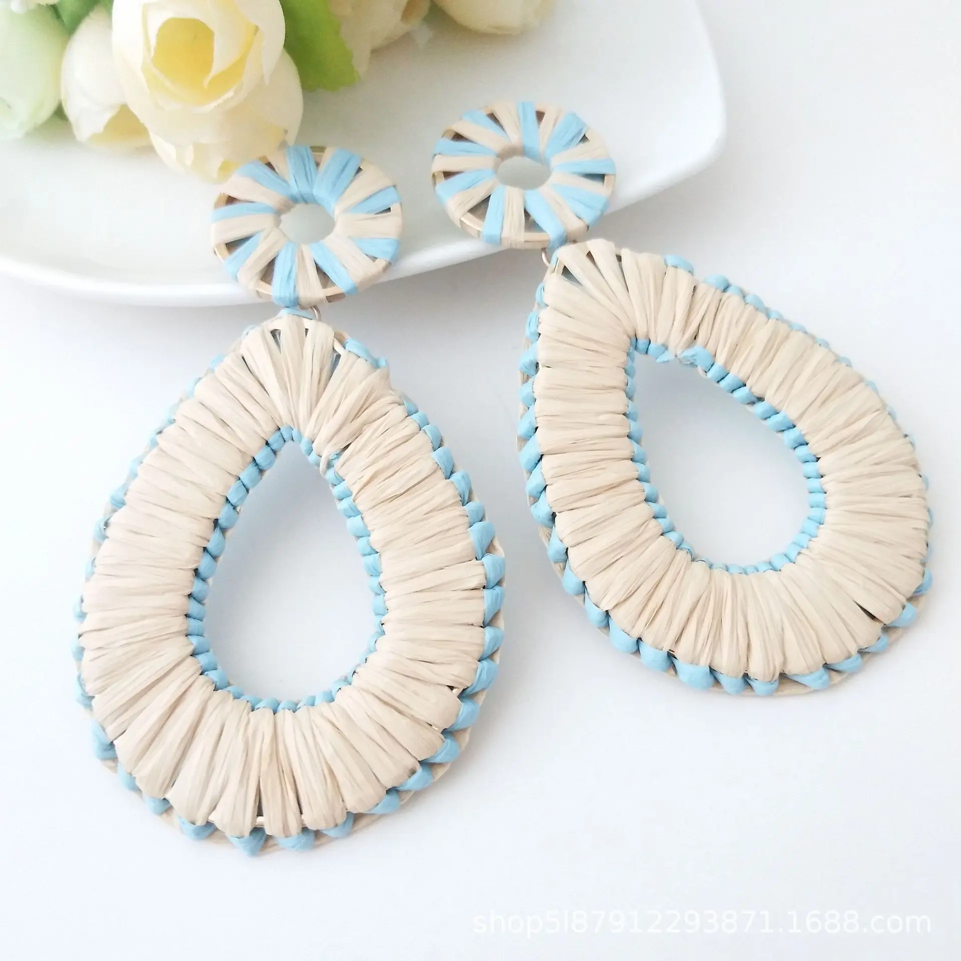 Ручная работа в форме слезы из рафии красочная фотография для женщин винтажное украшение милый подарок подруге осенний Шарм
Ручная работа в форме слезы из рафии красочная фотография для женщин винтажное украшение милый подарок подруге осенний Шарм