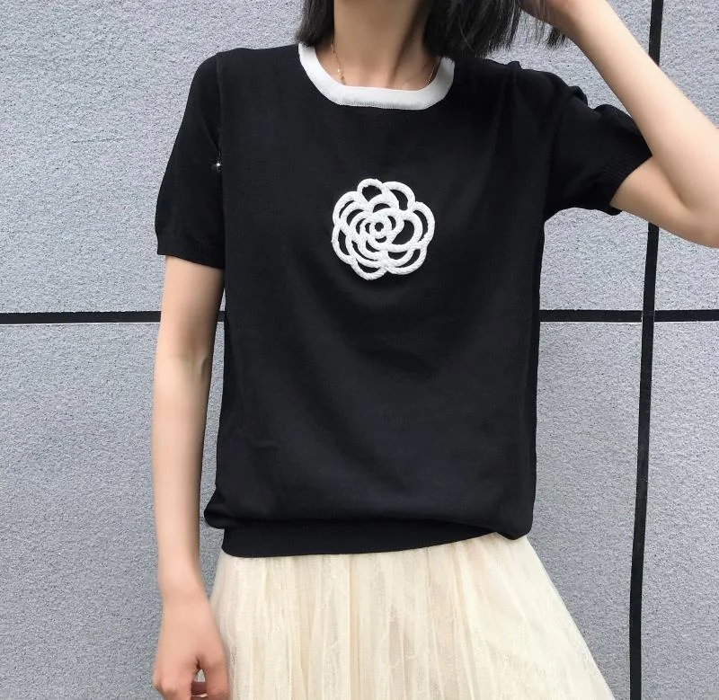 Casual O-Neck Rose Embroidery Beading Short-Sleeved Kint Top Pullover Women Luxury Casual T-Shirt Clothing Brand Design 2022
Casual O-Neck Rose Embroidery Beading Short-Sleeved Kint Top Pullover Women Luxury Casual T-Shirt Clothing Brand Design 2022
