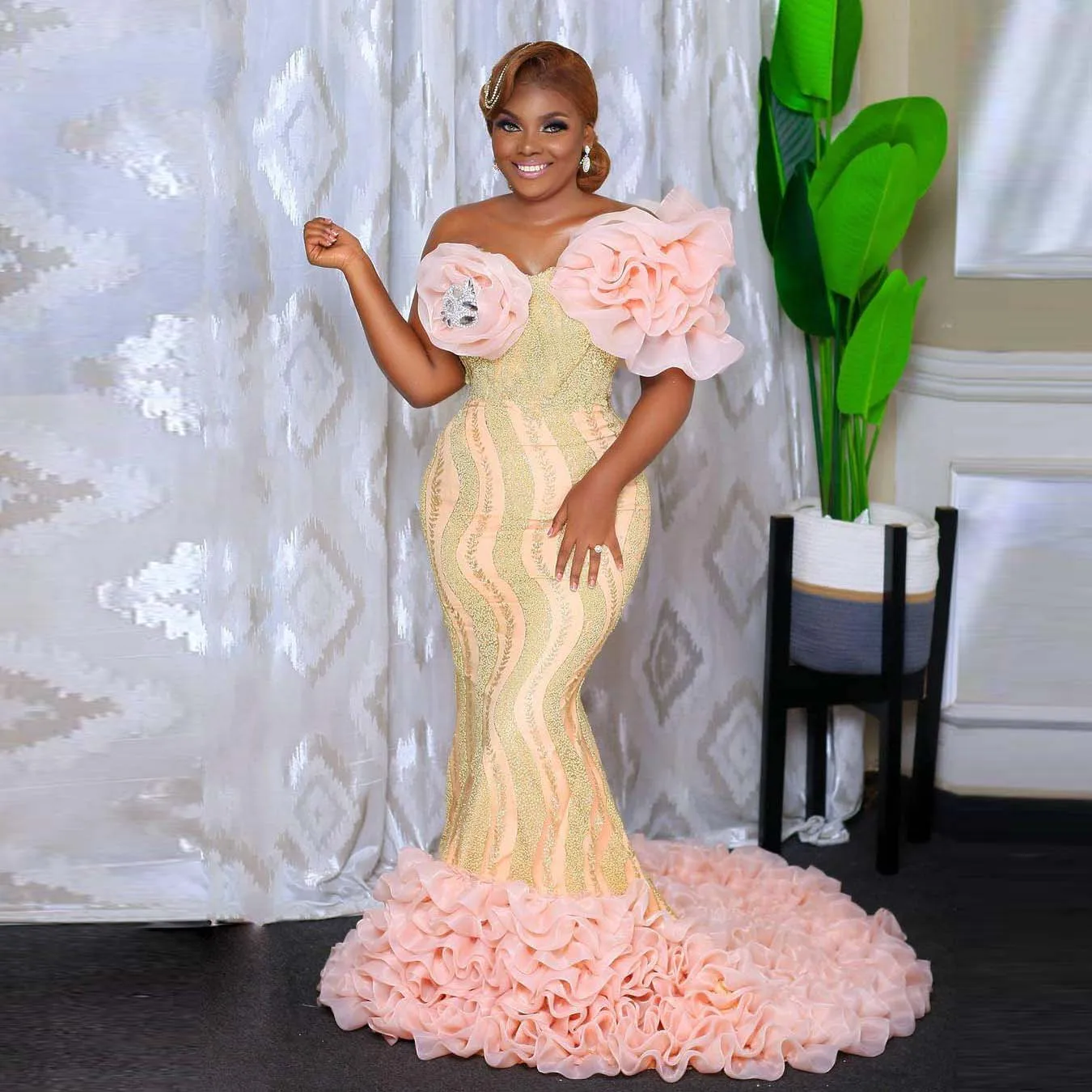 Blush Pink Mermaid Prom Dress With Handmade Flowers Beads Appliques Lace Ruffles Train African WOmen Aso Ebi Evening Gowns
Blush Pink Mermaid Prom Dress With Handmade Flowers Beads Appliques Lace Ruffles Train African WOmen Aso Ebi Evening Gowns