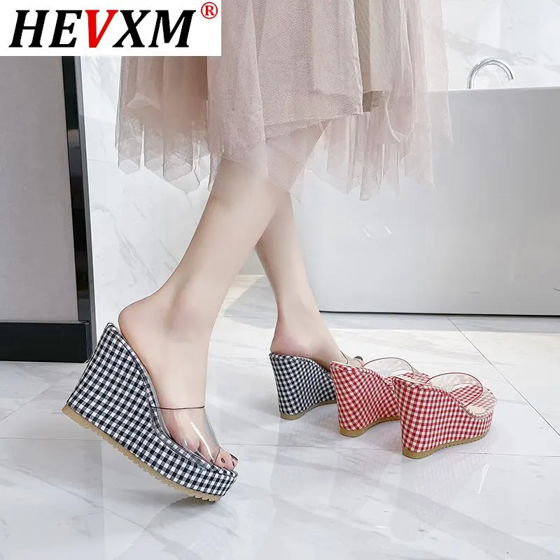 New Summer Women's Slippers Fashion Plaid Cloth Wear-resistant Square Head Wedge Heel Thick Bottom Waterproof Platform Sandals
New Summer Women's Slippers Fashion Plaid Cloth Wear-resistant Square Head Wedge Heel Thick Bottom Waterproof Platform Sandals