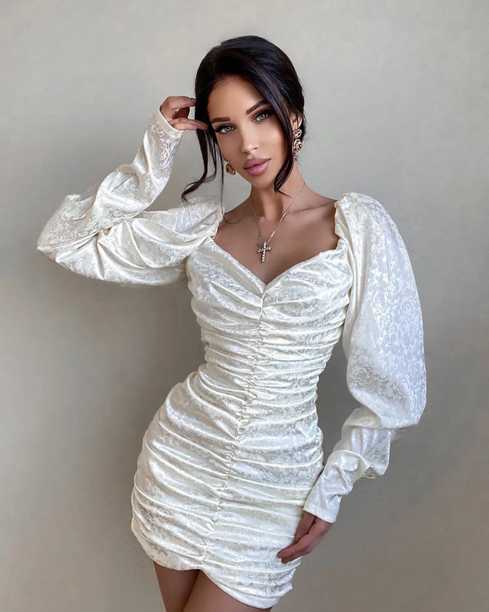 2021 Autumn Women Sexy Long Sleeve Square Collar Slim White Bandage Dresses Backless Pleated Above Knee Elegant Mini Wrap Dress
2021 Autumn Women Sexy Long Sleeve Square Collar Slim White Bandage Dresses Backless Pleated Above Knee Elegant Mini Wrap Dress