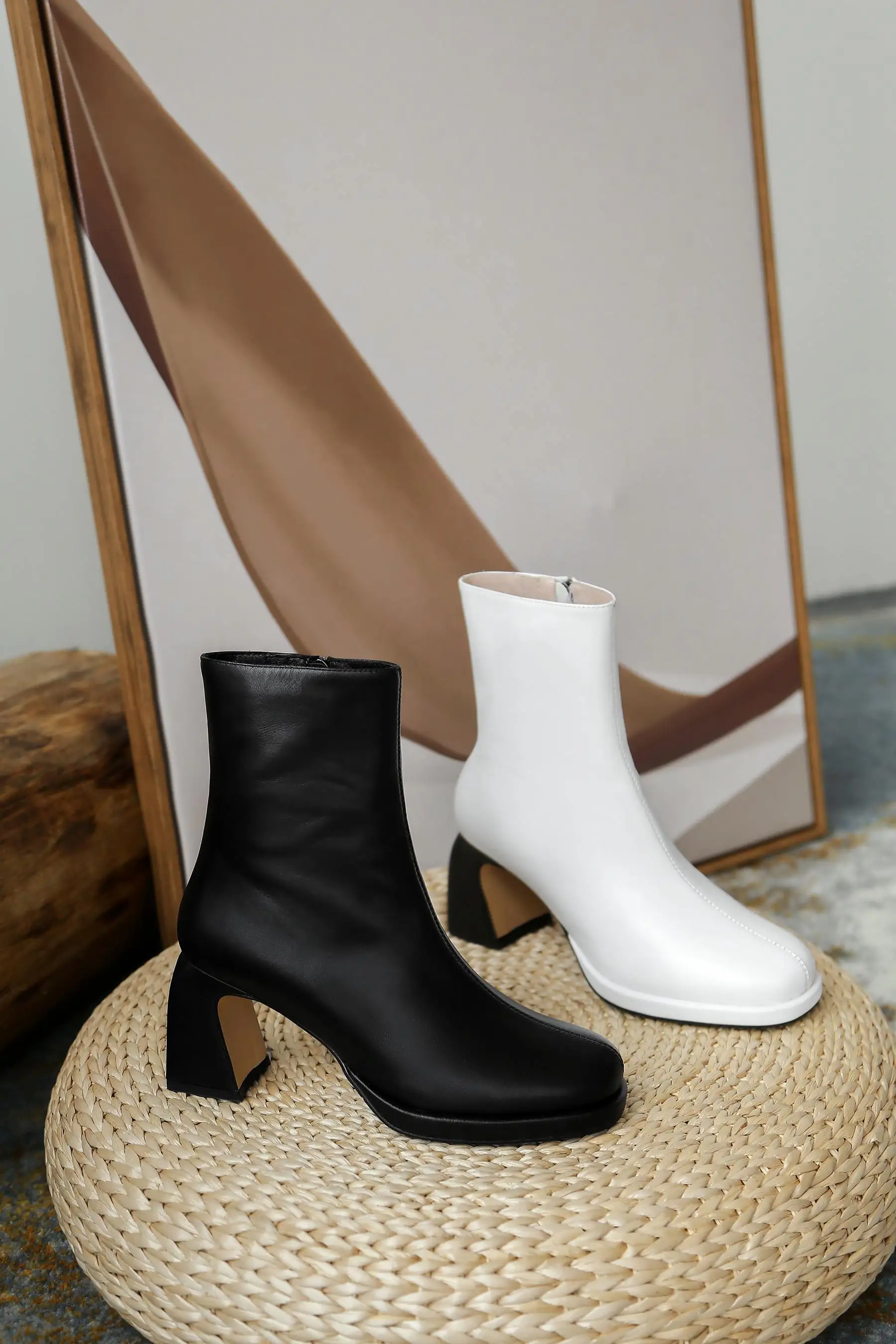Krazing pot fashion boots genuine leather streetwear round toe high strange heel zipper elegant lady gorgeous mid-calf boots L14
Krazing pot fashion boots genuine leather streetwear round toe high strange heel zipper elegant lady gorgeous mid-calf boots L14