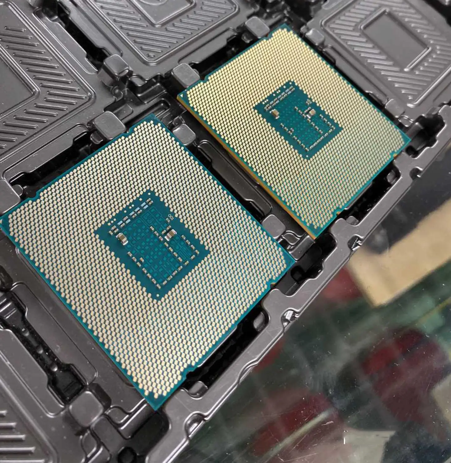 Intel Xeon E5 2640 V3 E5 2640V3 Processor SR205 2.6Ghz 8 Core 90W Socket LGA 2011-3 Suitable for X99 motherboard
Intel Xeon E5 2640 V3 E5 2640V3 Processor SR205 2.6Ghz 8 Core 90W Socket LGA 2011-3 Suitable for X99 motherboard