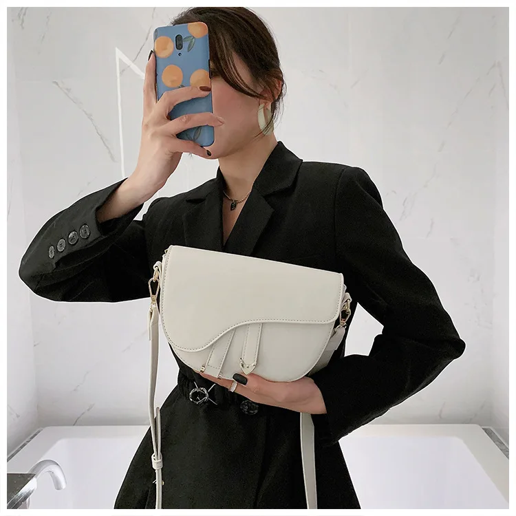 2021 new saddle bag female crossbody PU retro semi-circular small fragrance all-match texture shoulder bag female
2021 new saddle bag female crossbody PU retro semi-circular small fragrance all-match texture shoulder bag female