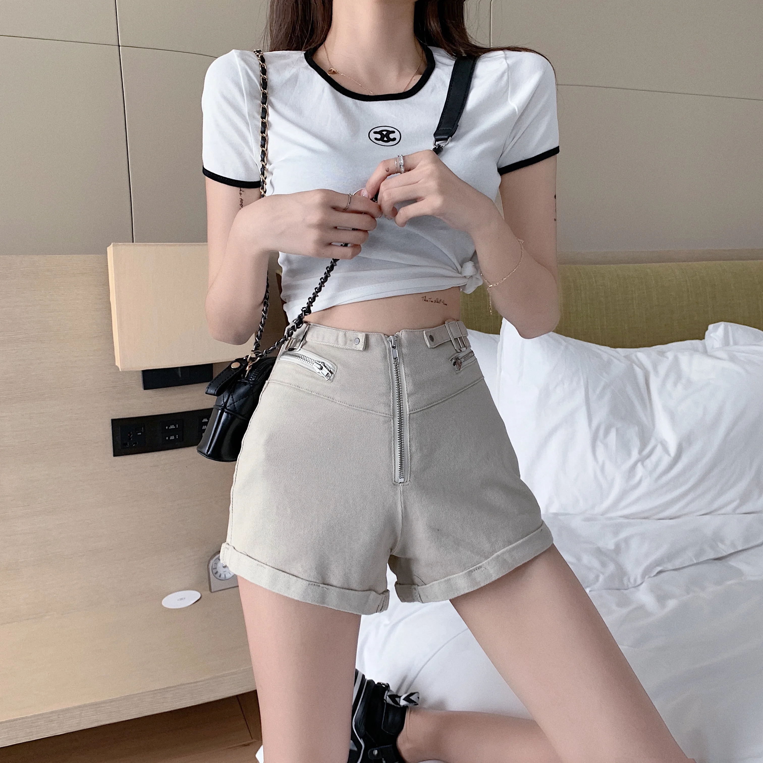 Women Summer Black Denim Shorts High Waist Zipper Skinny Short Jeans Women Casual 2020 Fashion Shorts For Woman Streetwear WH95
Women Summer Black Denim Shorts High Waist Zipper Skinny Short Jeans Women Casual 2020 Fashion Shorts For Woman Streetwear WH95