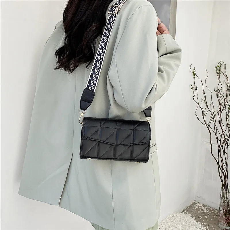 Women Handbag 2021 Fashion Bags for Crossbody Bags Small Clutch Purse mini Bag Wide Shoulder Straps Bosmian Style Telfal Bag
Women Handbag 2021 Fashion Bags for Crossbody Bags Small Clutch Purse mini Bag Wide Shoulder Straps Bosmian Style Telfal Bag