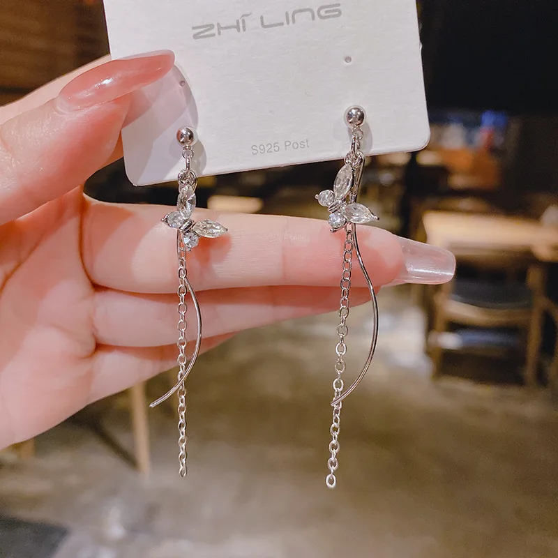 Temperament Shiny Long Diamond Butterfly Chain Earrings For Women Korean Fashion Earring Birthday Party Daily Wear Jewelry Gifts
Temperament Shiny Long Diamond Butterfly Chain Earrings For Women Korean Fashion Earring Birthday Party Daily Wear Jewelry Gifts