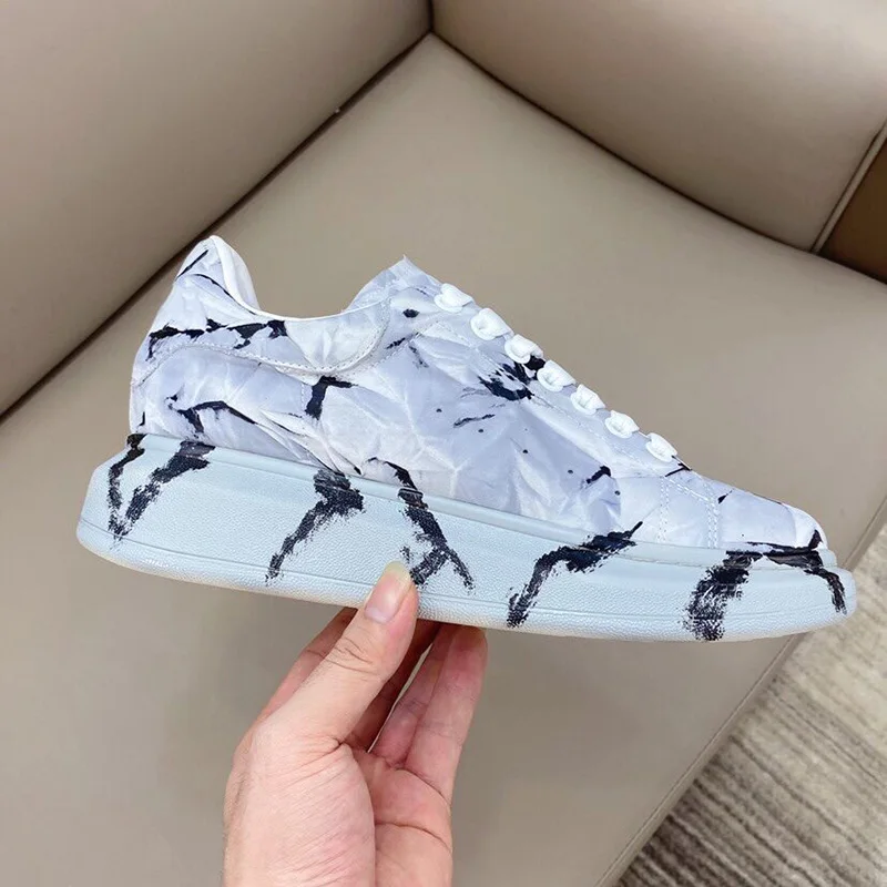 New 2021 Men's and women's sports running shoes Man Brand Couples Casual fashion Comfortable long run Anti-slip and wear-resist
New 2021 Men's and women's sports running shoes Man Brand Couples Casual fashion Comfortable long run Anti-slip and wear-resist