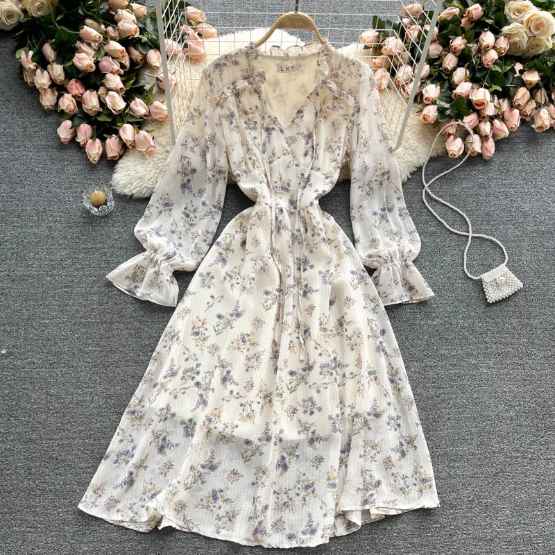 Женское Повседневное платье-трапеция, белое платье с цветочным принтом, V-образным вырезом и пышными рукавами, модель J260 на весну/осень 2021
Женское Повседневное платье-трапеция, белое платье с цветочным принтом, V-образным вырезом и пышными рукавами, модель J260 на весну/осень 2021