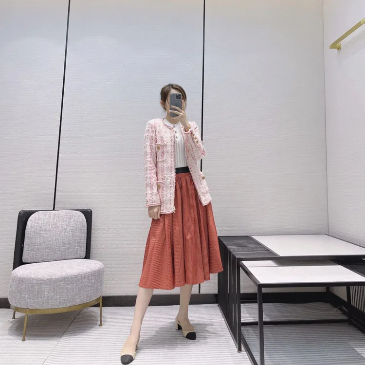 2021 Early spring women's new temperament ladies sweet colorful woven four-pocket straight jacket
2021 Early spring women's new temperament ladies sweet colorful woven four-pocket straight jacket
