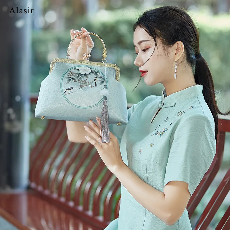 Alasir Handmade Silk Bag Frame Bag Retro Flower Handbag Chinese Style Cheongsam Women Shoulder Diagonal Bags Tassel Vintage 
Alasir Handmade Silk Bag Frame Bag Retro Flower Handbag Chinese Style Cheongsam Women Shoulder Diagonal Bags Tassel Vintage
