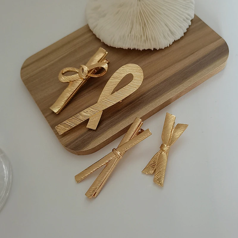 Simple Gold Metal Hair Clip for Girls Broken Fashion Headdresses Elegant Bangs Clip Makeup Hair Accessories Duckbill Hairpin
Simple Gold Metal Hair Clip for Girls Broken Fashion Headdresses Elegant Bangs Clip Makeup Hair Accessories Duckbill Hairpin