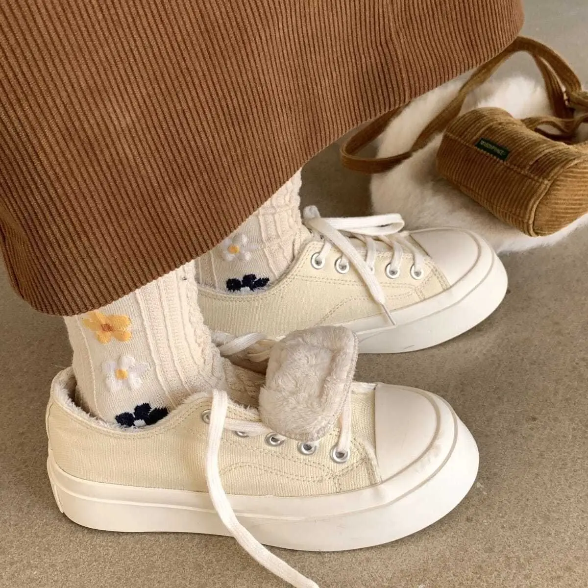 Shoes Woman Korean Series Big Head Autumn and Winter White Shoes Women's Thermal Plus Cotton Thick Bottomed Canvas Shoes
Shoes Woman Korean Series Big Head Autumn and Winter White Shoes Women's Thermal Plus Cotton Thick Bottomed Canvas Shoes