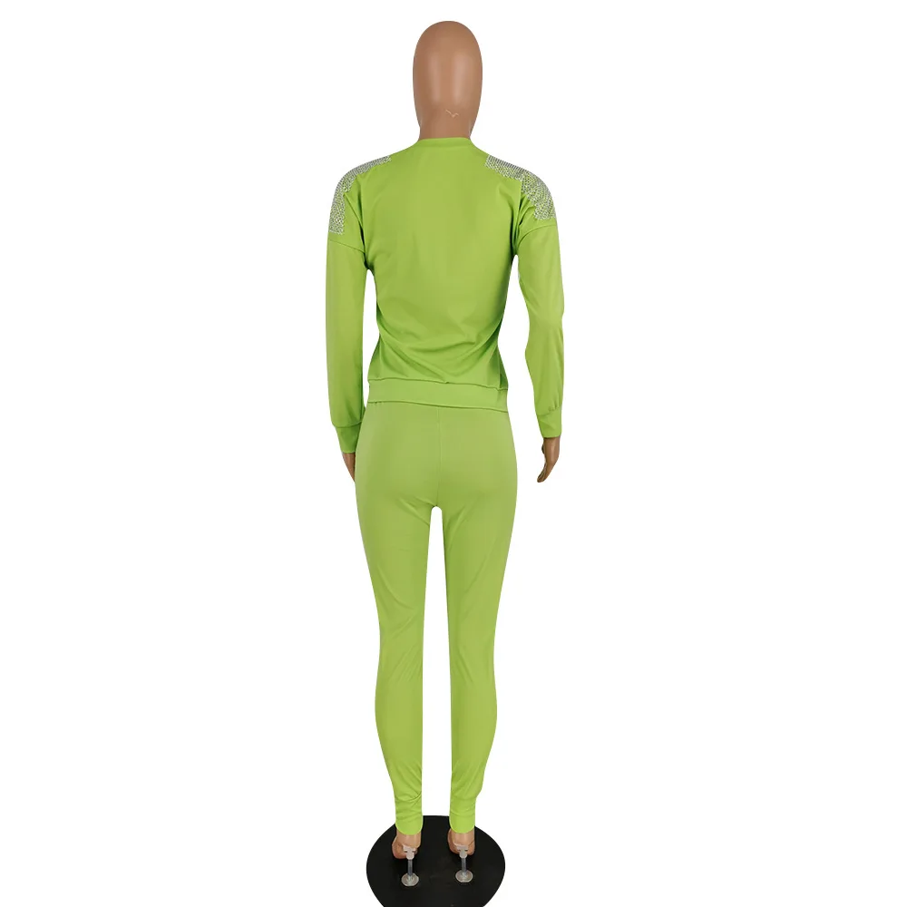 Autumn new fashion solid color leisure sports two piece set loose o-neck long sleeve T-shirt and trousers women's suit
Autumn new fashion solid color leisure sports two piece set loose o-neck long sleeve T-shirt and trousers women's suit