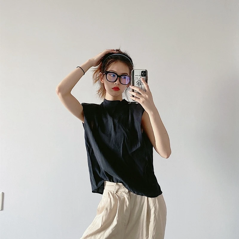 YOSIBCD Women 2021 Fashion With Shoulder Pads Decorative Buttons Blouses Vintage O Sleeveless Female Shirts Chic Tops
YOSIBCD Women 2021 Fashion With Shoulder Pads Decorative Buttons Blouses Vintage O Sleeveless Female Shirts Chic Tops