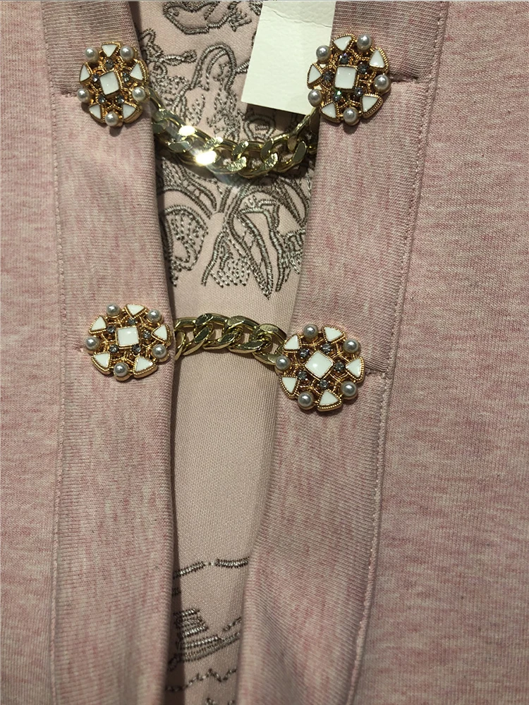 Free shipping pink hollow chain loose hooded pullover sweater ladies autumn new back embroidery pattern personality all-match
Free shipping pink hollow chain loose hooded pullover sweater ladies autumn new back embroidery pattern personality all-match