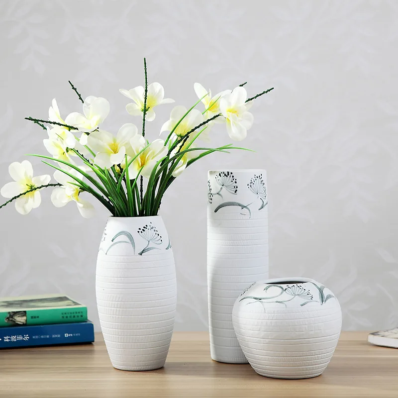 Simple Jingdezheng White Art Engraved Ceramic Flower Vase Dining Room Decoration Porcelain Vases Living Room Decoration
Simple Jingdezheng White Art Engraved Ceramic Flower Vase Dining Room Decoration Porcelain Vases Living Room Decoration