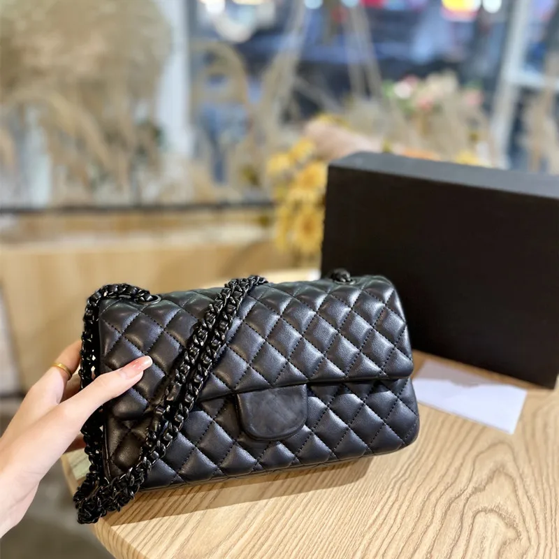 Осенняя брендовая сумка на плечо с цепочкой, сумка-мессенджер, простая и универсальная женская сумка большой вместимости, модная маленькая ... 
Осенняя брендовая сумка на плечо с цепочкой, сумка-мессенджер, простая и универсальная женская сумка большой вместимости, модная маленькая ...