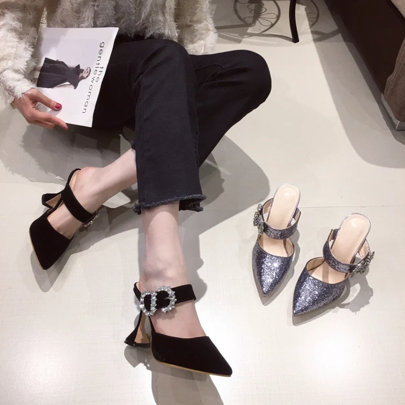 Slippers Women Summer Luxury 2021 New Sexy Crystal High Heels Pointed Toe Fashion Muller Sandals Plus Size 35-41 Chaussure Femme
Slippers Women Summer Luxury 2021 New Sexy Crystal High Heels Pointed Toe Fashion Muller Sandals Plus Size 35-41 Chaussure Femme