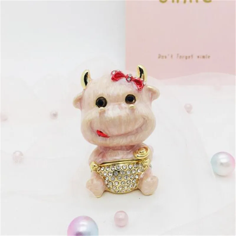 Cute Pink Cow Enameled Trinket Boxes Hinged Jewelry Storage Box Collectible Gifts Animal Figurine Decor Metal Jewelry Box
Cute Pink Cow Enameled Trinket Boxes Hinged Jewelry Storage Box Collectible Gifts Animal Figurine Decor Metal Jewelry Box