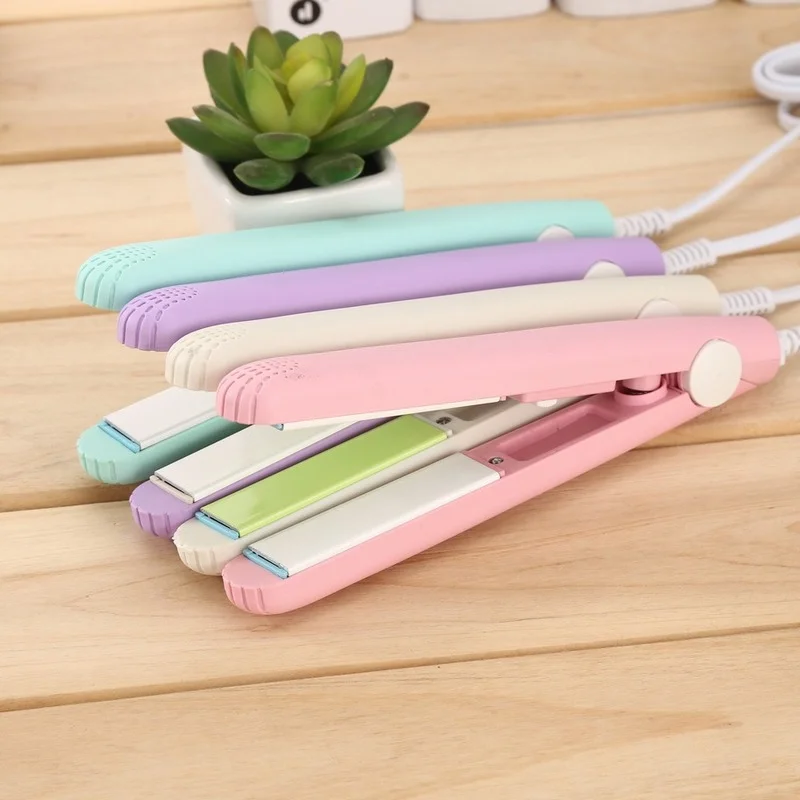 Mini Anion Perm Hair Straightener American Standard 15 Seconds Fast Heating Hairdressing Electric Hair Straightener Air Fringe C
Mini Anion Perm Hair Straightener American Standard 15 Seconds Fast Heating Hairdressing Electric Hair Straightener Air Fringe C