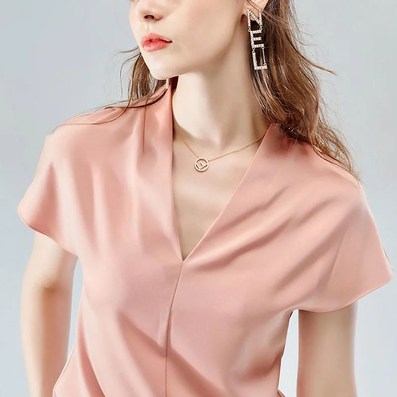 Satin top summer new women's elegant silky sexy V-neck collarbone fashion short sleeve T-shirt
Satin top summer new women's elegant silky sexy V-neck collarbone fashion short sleeve T-shirt