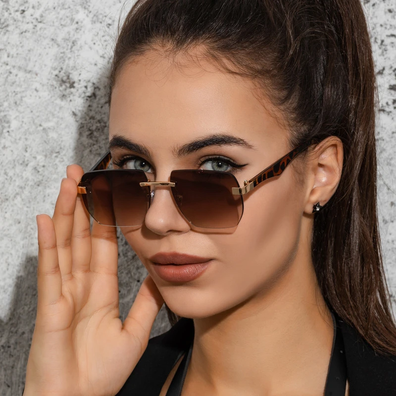 Brand 2021 Rimless Sunglasses New Fashion Design Square Men Women Sunglasses Travel Gradient Leopard Glasses UV400
Brand 2021 Rimless Sunglasses New Fashion Design Square Men Women Sunglasses Travel Gradient Leopard Glasses UV400