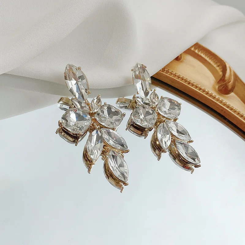 European and American heavy industry net red high-quality drop earrings personality exaggerated banquet crystal earrings women
European and American heavy industry net red high-quality drop earrings personality exaggerated banquet crystal earrings women