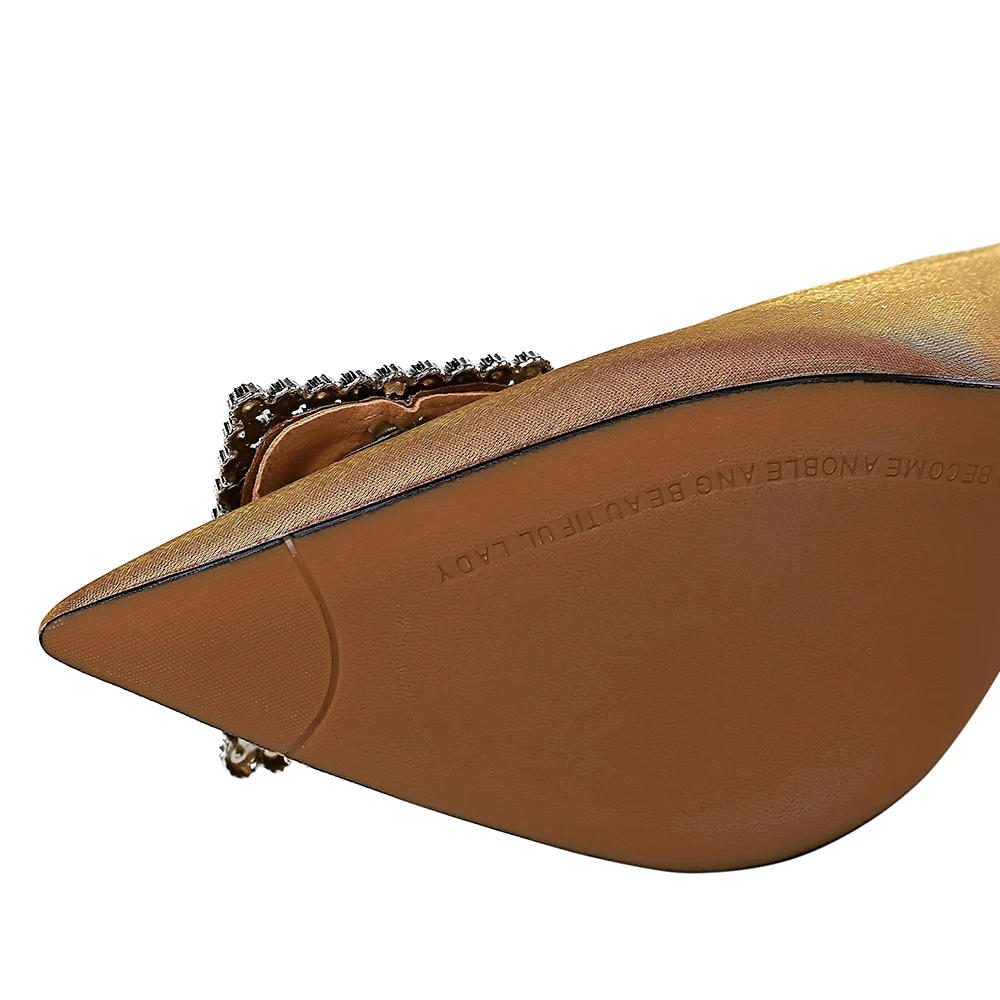 European and American sexy banquet wine cup heel large size high heel shallow mouth pointed metal water drill button single shoe
European and American sexy banquet wine cup heel large size high heel shallow mouth pointed metal water drill button single shoe