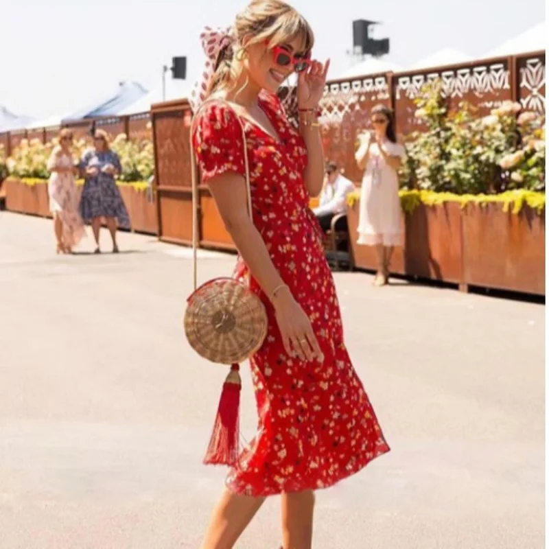 2021 Summer Vintage Cherry Floral Print Wrap Red Dress Fashion Sexy Retro V-neck Bandage Side Split Maxi Beach Party Boho Dress 
2021 Summer Vintage Cherry Floral Print Wrap Red Dress Fashion Sexy Retro V-neck Bandage Side Split Maxi Beach Party Boho Dress