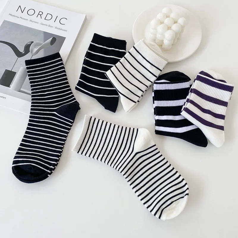 Женские носки-трубы, осенне-зимние черно-белые носки-трубы в полоску, милые универсальные чулки для японских студентов
Женские носки-трубы, осенне-зимние черно-белые носки-трубы в полоску, милые универсальные чулки для японских студентов