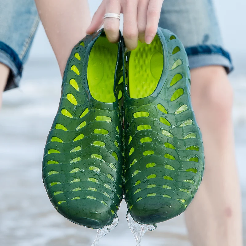 Summer Men Women Sandals New Woman Slides 2021 Luxury Beach Clogs Flats Designer Beach Shoes Man Sports Slip-on Sandals Black
Summer Men Women Sandals New Woman Slides 2021 Luxury Beach Clogs Flats Designer Beach Shoes Man Sports Slip-on Sandals Black
