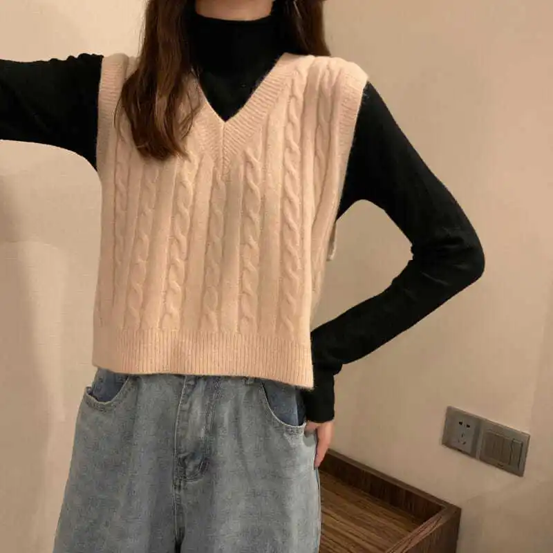 Sleeveless v-neck vest knitted sweater autumn new women's 2021 Korean version of the spring short outer jacket casual
Sleeveless v-neck vest knitted sweater autumn new women's 2021 Korean version of the spring short outer jacket casual