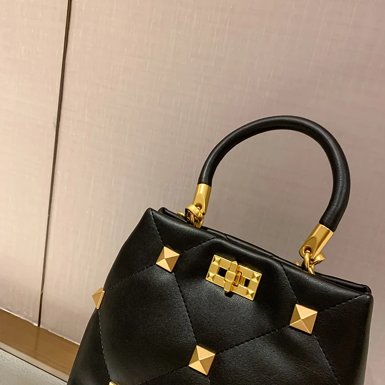Solid Handle Small Handbag for Women High Quality Genuine Leather Bucket Bags Ladies Fashionable Purses Shoulder Messenger Bag
Solid Handle Small Handbag for Women High Quality Genuine Leather Bucket Bags Ladies Fashionable Purses Shoulder Messenger Bag