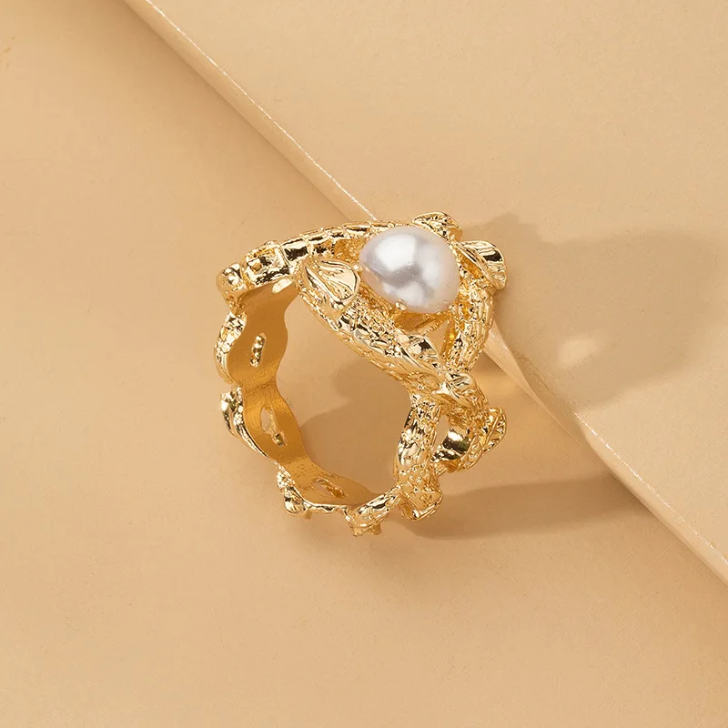 Fashion New European and American Exaggerated Pearl Ring Ladies Party Banquet Jewelry Ring 2021 Trendship Jewelry
Fashion New European and American Exaggerated Pearl Ring Ladies Party Banquet Jewelry Ring 2021 Trendship Jewelry