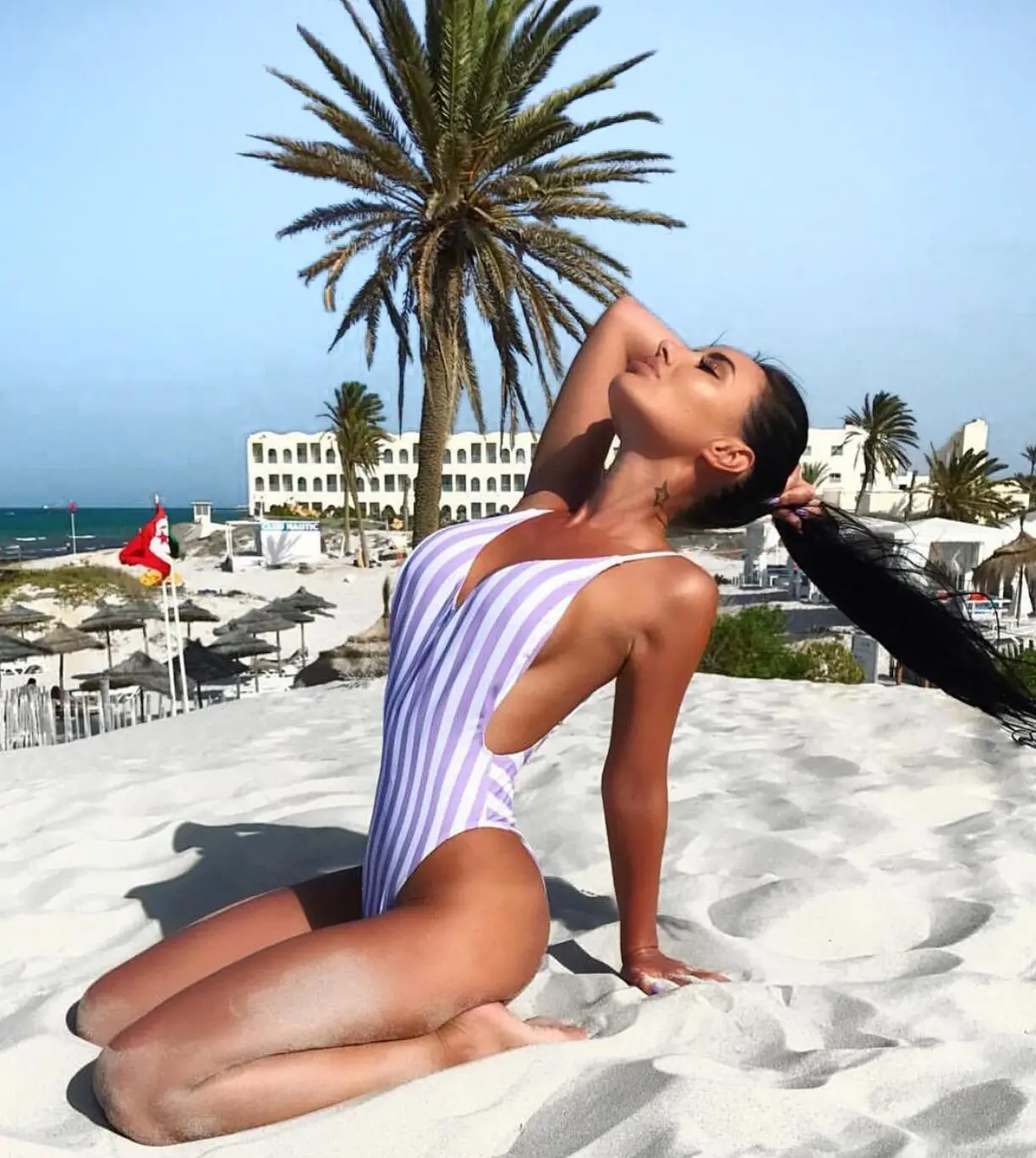 2021 Women's One--Piece Swimwear Sexy Sleeveless Bikini Halter Striped Swimsuit Bikini Ins Ladies Summer Beach Fashion New
2021 Women's One--Piece Swimwear Sexy Sleeveless Bikini Halter Striped Swimsuit Bikini Ins Ladies Summer Beach Fashion New