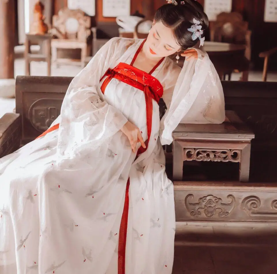 Женский сетчатый костюм Hanfu из 2 предметов, весна-осень, новинка, с длинным рукавом, Сказочная одежда для косплея, белый костюм с древней прин...
Женский сетчатый костюм Hanfu из 2 предметов, весна-осень, новинка, с длинным рукавом, Сказочная одежда для косплея, белый костюм с древней прин...