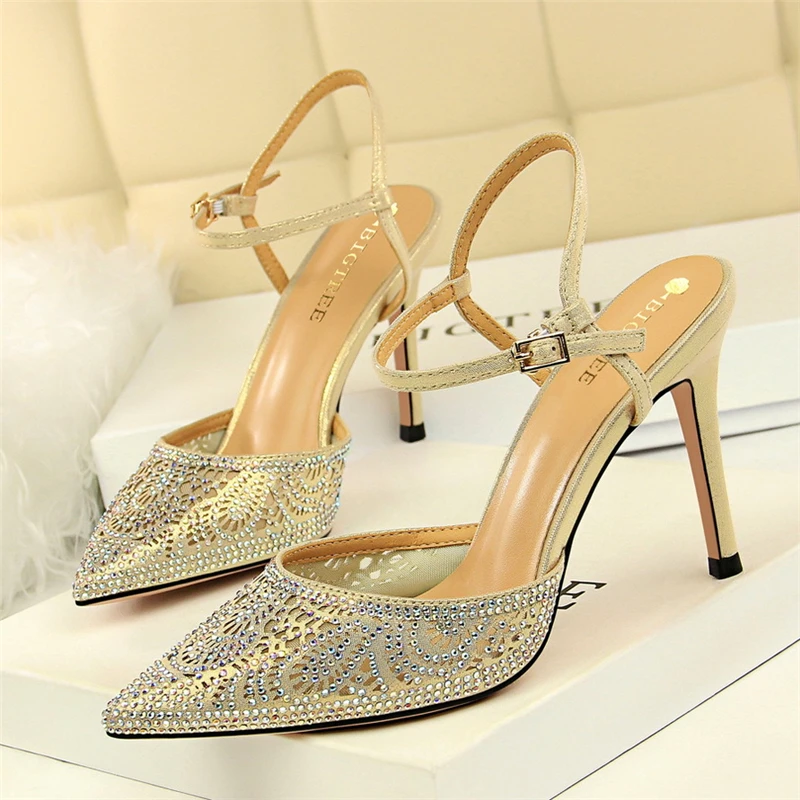 Wedding Shoes Bride Extreme High Heels Sexy Crystal Shoes Women Pumps Stiletto Rhinestone Heels Slingback Shoes Vintage Heels
Wedding Shoes Bride Extreme High Heels Sexy Crystal Shoes Women Pumps Stiletto Rhinestone Heels Slingback Shoes Vintage Heels