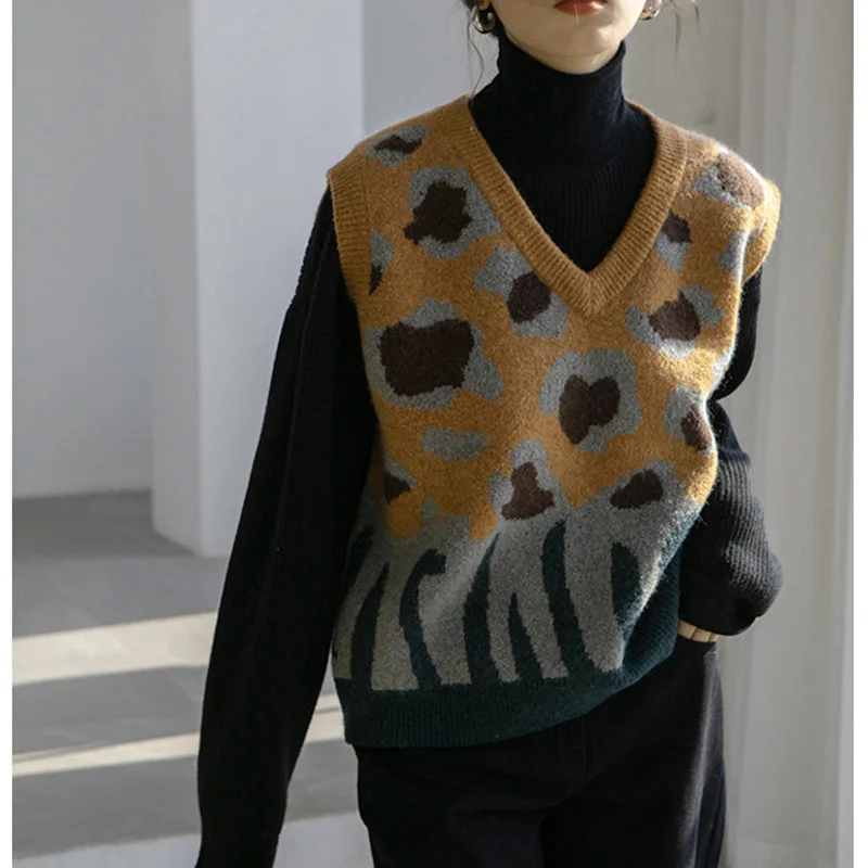 Fall and Winter V-neck Sweater for Women Thick Sweater Vest Female Sleeveless Knitted Vest Cropped Tops
Fall and Winter V-neck Sweater for Women Thick Sweater Vest Female Sleeveless Knitted Vest Cropped Tops