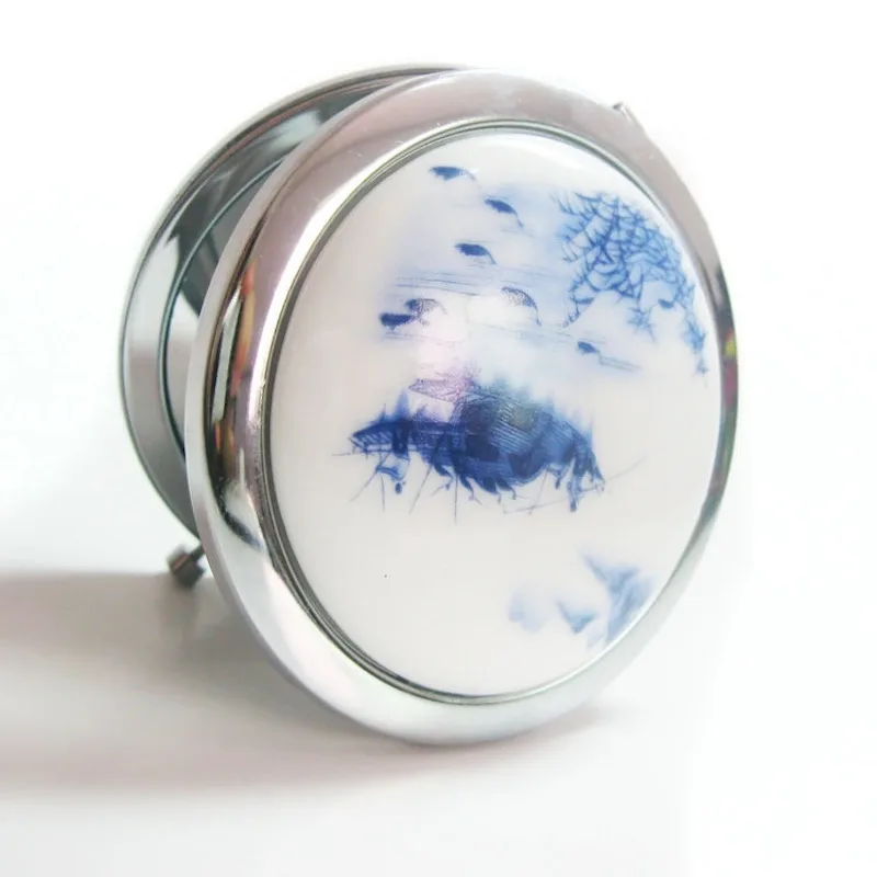 2021 New Creative Mirror Blue And White Porcelain Ceramic Jewelry Folding Makeup, Chinese Style Makeup Mirror
2021 New Creative Mirror Blue And White Porcelain Ceramic Jewelry Folding Makeup, Chinese Style Makeup Mirror