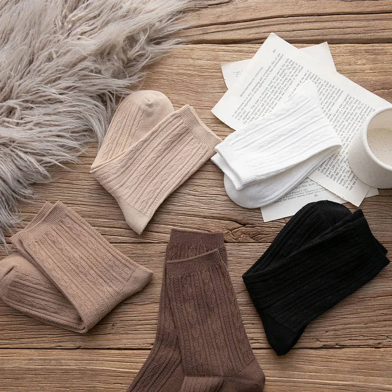 Solid Colour Women Cotton Socks Japanese Korean Harajuku Casual Girls Socks Winter Cozy Breathable Mid-Tube Warm Socks Sokken
Solid Colour Women Cotton Socks Japanese Korean Harajuku Casual Girls Socks Winter Cozy Breathable Mid-Tube Warm Socks Sokken
