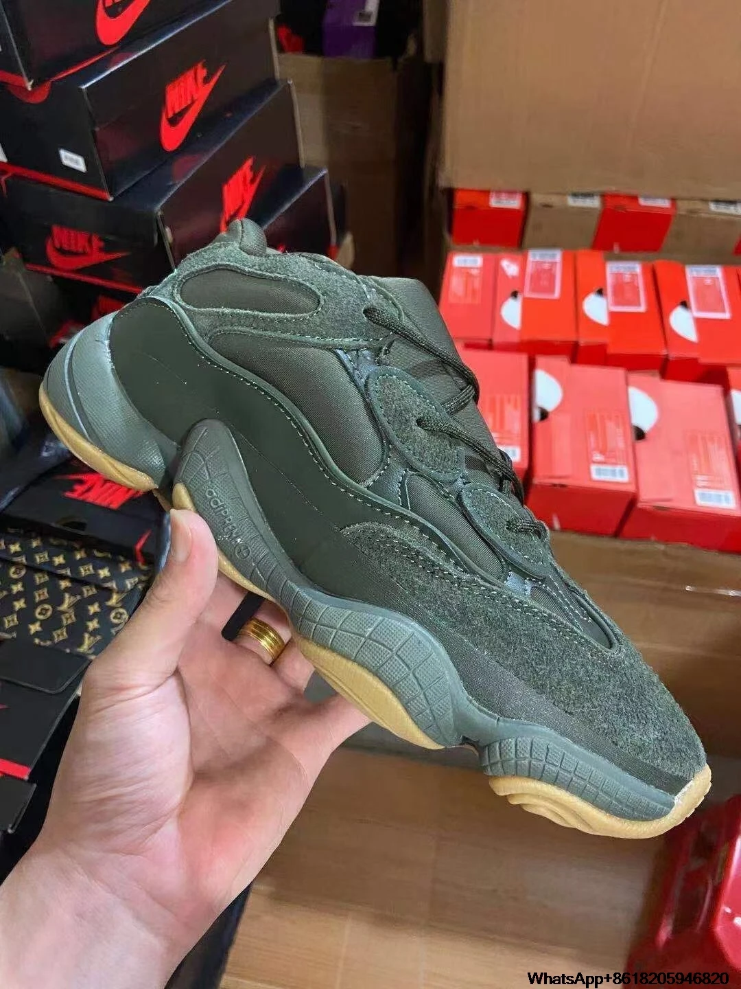 2021 High quality 500 men women running shoes reflective trainers collegiate green breathable tennis triple footwear sneakers
2021 High quality 500 men women running shoes reflective trainers collegiate green breathable tennis triple footwear sneakers