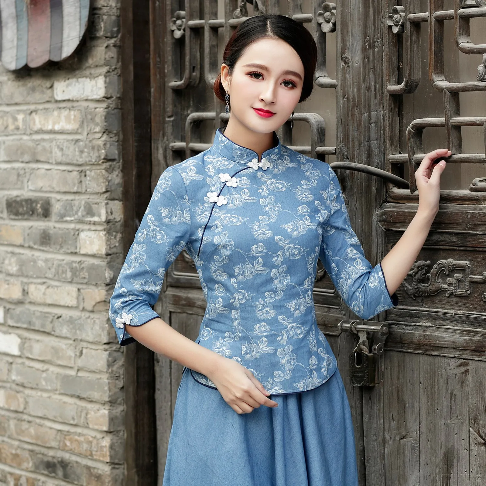2022 китайский Ретро Стиль улучшенный cheongsam топ с цветочным принтом hanfu Топ винтажный воротник стойка Чистый хлопок ткань qipao Топ
2022 китайский Ретро Стиль улучшенный cheongsam топ с цветочным принтом hanfu Топ винтажный воротник стойка Чистый хлопок ткань qipao Топ