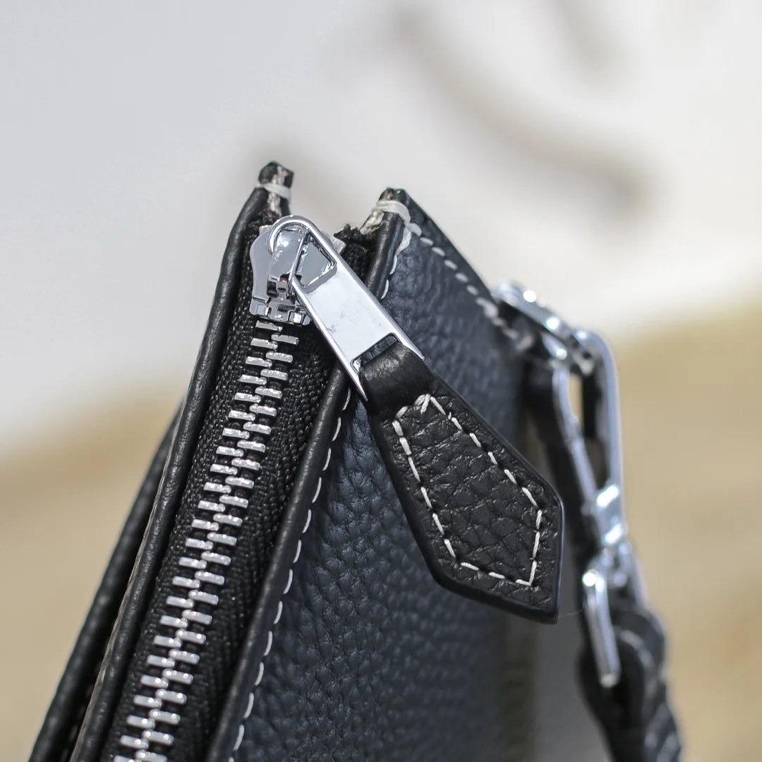 New leather men and women large-capacity fashion handbag messenger bag clutch
New leather men and women large-capacity fashion handbag messenger bag clutch