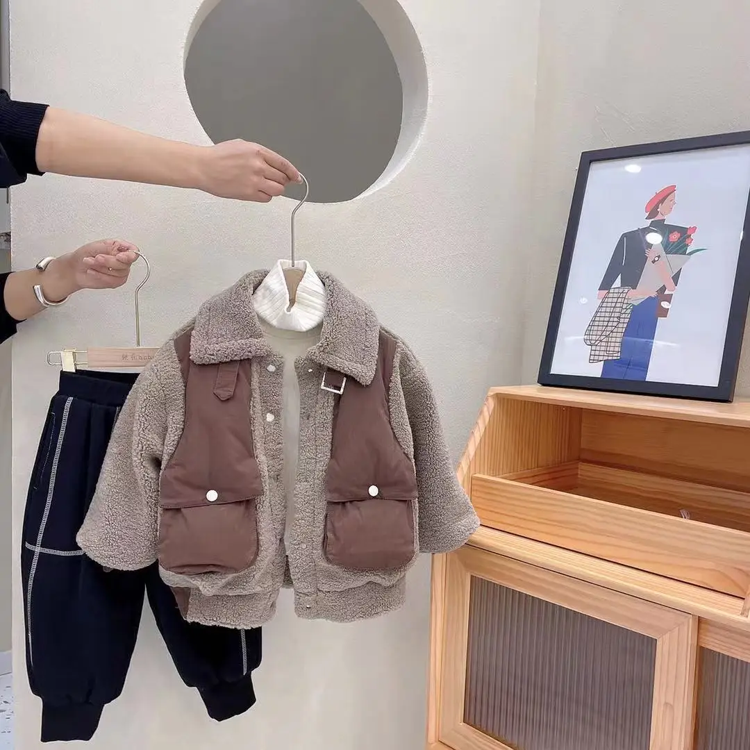 Boys Plus Cotton Stitching Wool Jacket Winter 2022 New Children's Thick Windproof Jacket Kids Plus Fleece Jacket Woolen Blends 
Boys Plus Cotton Stitching Wool Jacket Winter 2022 New Children's Thick Windproof Jacket Kids Plus Fleece Jacket Woolen Blends